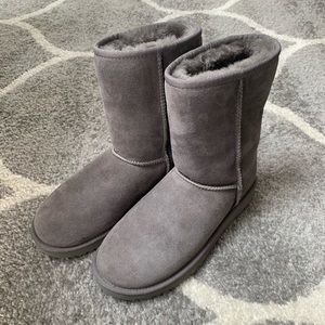 NWOT UGG Classic Short II Boot